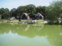 r0300054 Openluchtuseum, uitzicht op de oude boot-werven