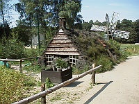 r0300065 Openluchtmuseum oude plaggenhut van veenwerkers