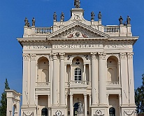 20210918_124811 Vooraanzicht kathedraal. Het is een kleine uitvoering van de Sint Pieter in Rome (Vaticaanstad) maar wel beter en sneller te bereiken hier in Nederland.